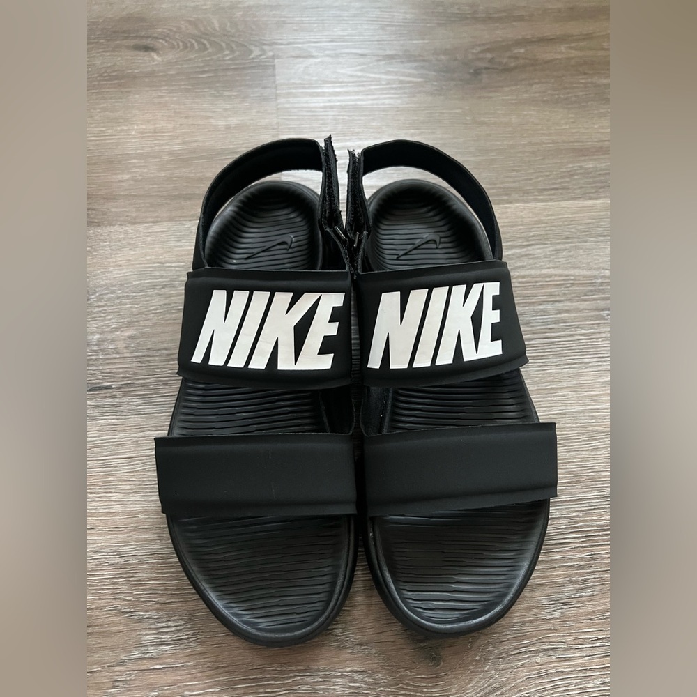 Black Nike Tanjun Sandle